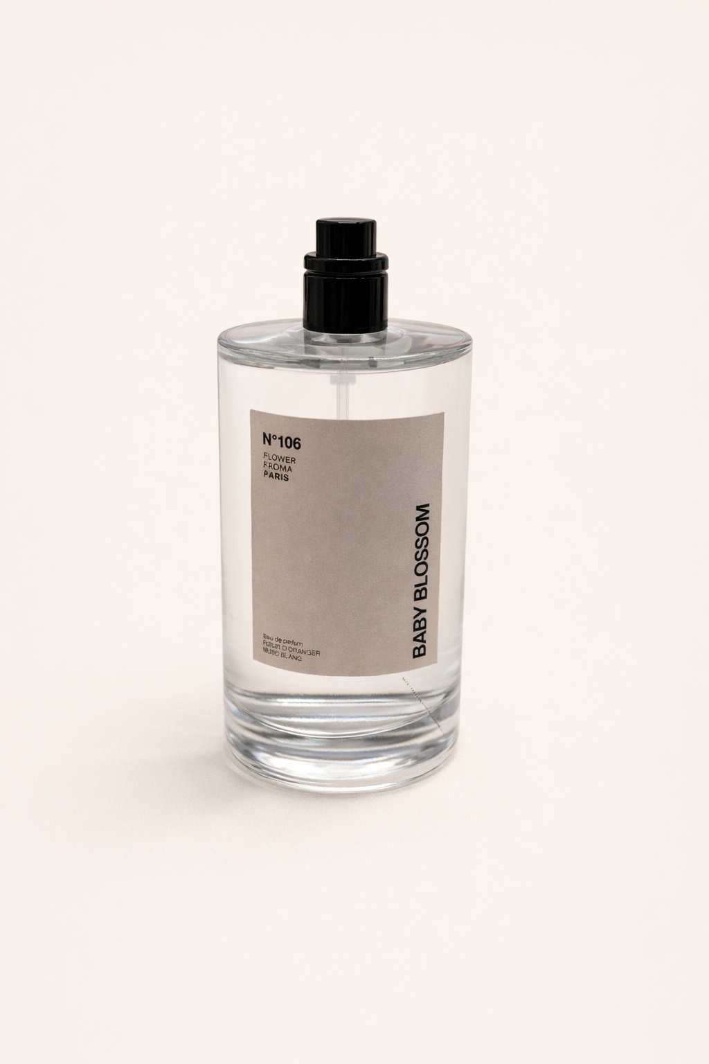 Flacon en verre de l'eau de parfum BabyBlossom 100 ml, étiquette N°106 Avenue Kléber Paris