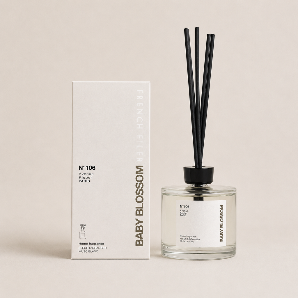 Diffuseur d'intérieur BabyBlossom 250 ml avec bâtonnets noirs et son étui blanc